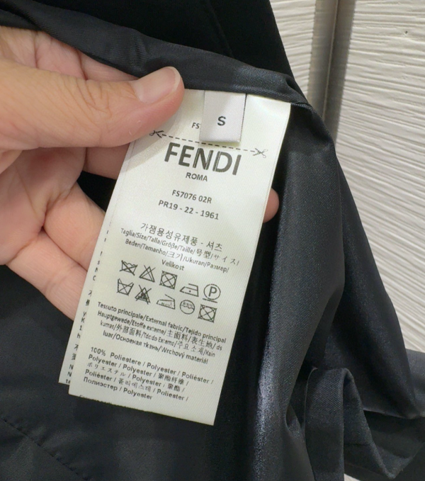 Double-Pocket Logo Design Jacket Double-Pocket Logo Design Jacket